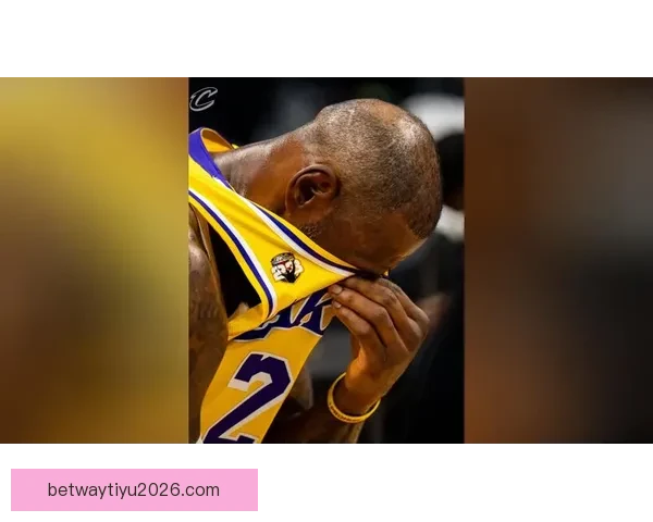 41岁詹姆斯连续11场出手不超15次为胜利转型 吐槽裁判哨声缺失显得格外悲凉